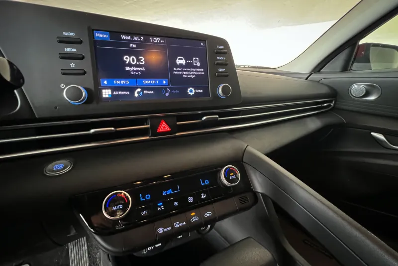 Hyundai Elantra 2022 #11